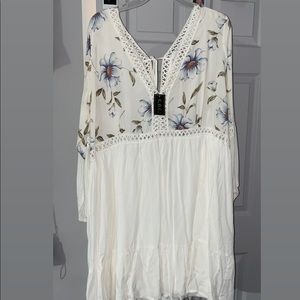 Plus size Short white long sleeved white flow dress